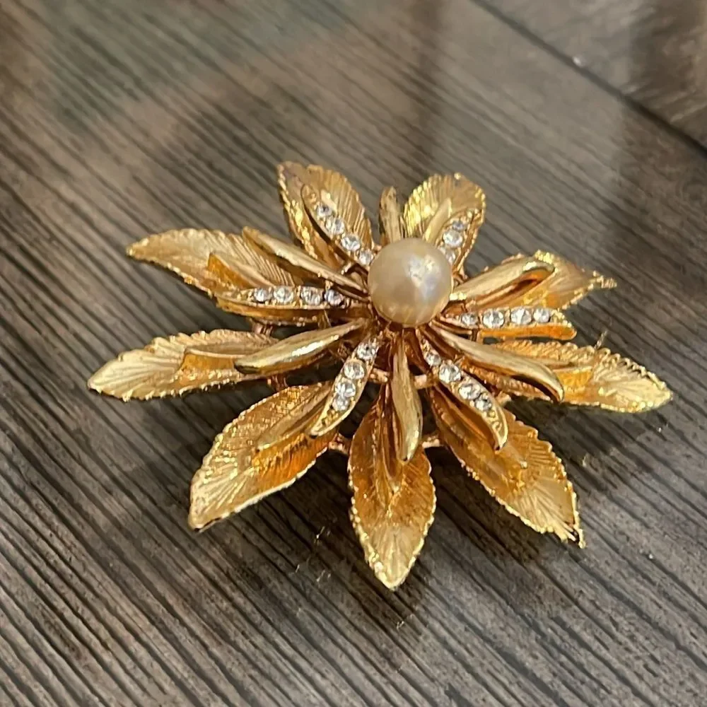 Vintage Gold-tone Floral Brooch with Pearl Accent & Rhinestones